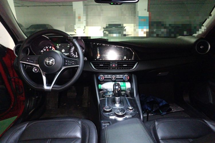 Used Alfa Romeo Giulia 2017 2.0T 200HP Luxury Edition
