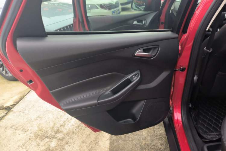 Used Ford Focus 2015 Hatchback 1.6L Automatic Fashion Edition