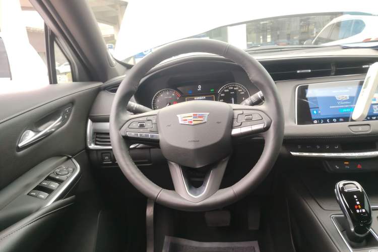 Used Cadillac XT4 2021 28T Two-Wheel Drive Leading Version
