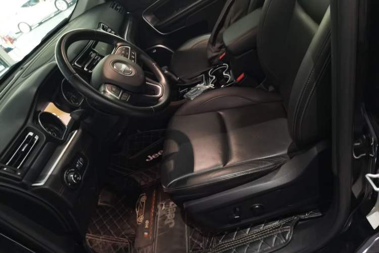 Used  Grand Commander 2018 2.0T Four-Wheel Drive Smart Enjoyment Version China V Emission Standard
