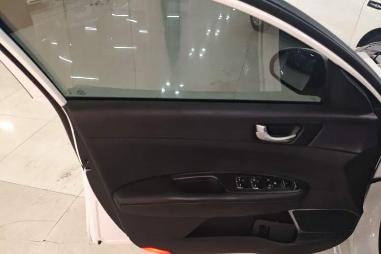 Used Kia K5 New Energy 2018 2.0L Smart Enjoyment Version
