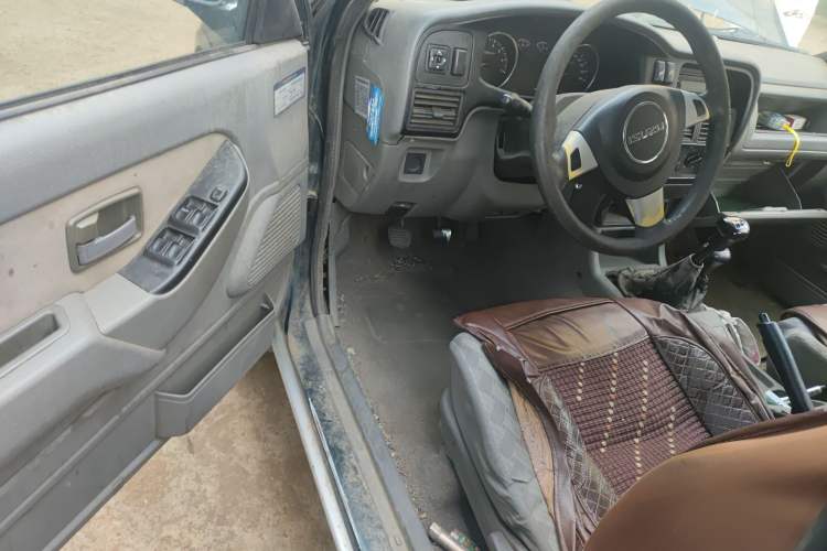 Used Isuzu Pickup 2009 2.5L 4x4 Base-Model Pickup Truck 4ZE3-MPI
