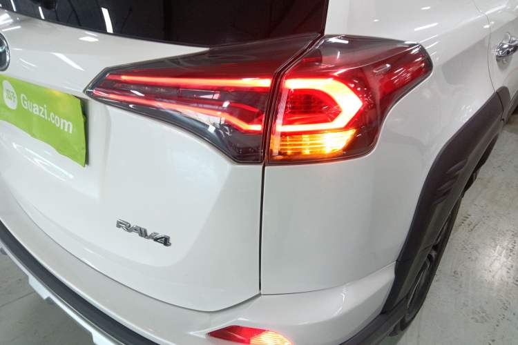 Used Toyota RAV4 2019 2.0L CVT Two-Wheel Drive Fashion X Limited Edition China V Standard
