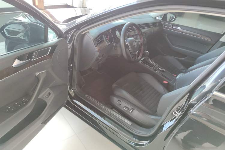 Used Volkswagen Magotan 2018 330TSI DSG Luxury Model