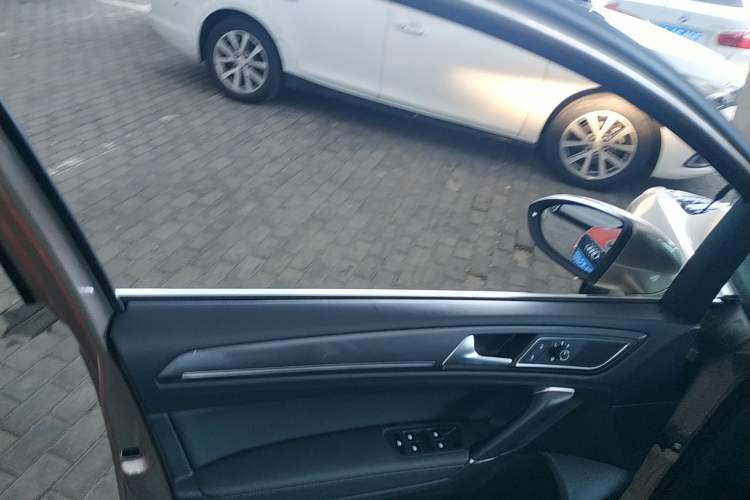 Used Volkswagen Golf Sportsvan 2018 230TSI Automatic Trend Edition
