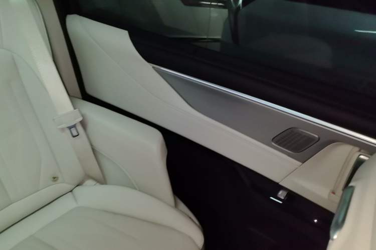 Used Buick GL8 New Energy 2024 Lu Zun Deluxe Edition 7-Seater
