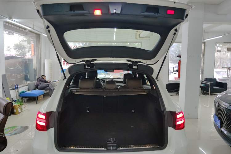 Used Mercedes-Benz GLC 2018 Refreshed GLC 300 4MATIC Dynamic Edition