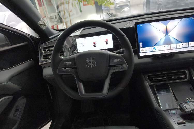 Used BYD Qin L 2025 DM-i Smart Drive 120KM Leading Model