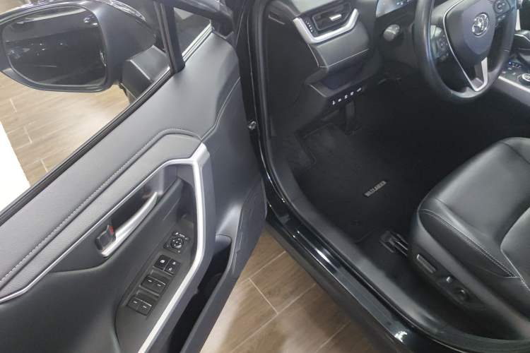 Used Toyota Wildlander 2023 Dual-Motor 2.5L E-CVT Four-Wheel Drive Prestige Edition
