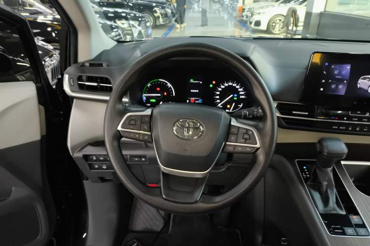 Used Toyota Sienna 2024 2.5L Hybrid Comfort Edition
