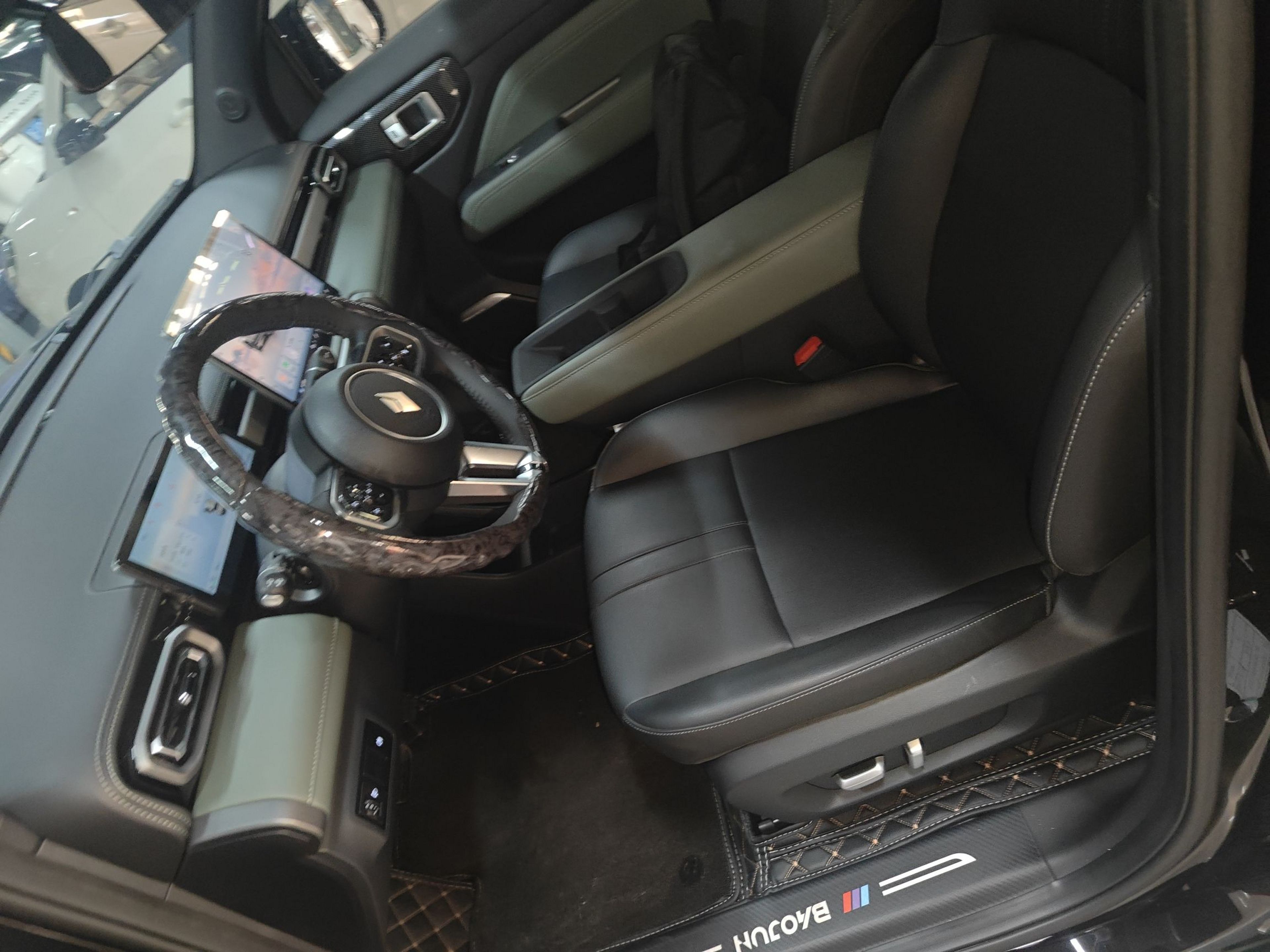 المقاعد الأمامية داخل السيارة