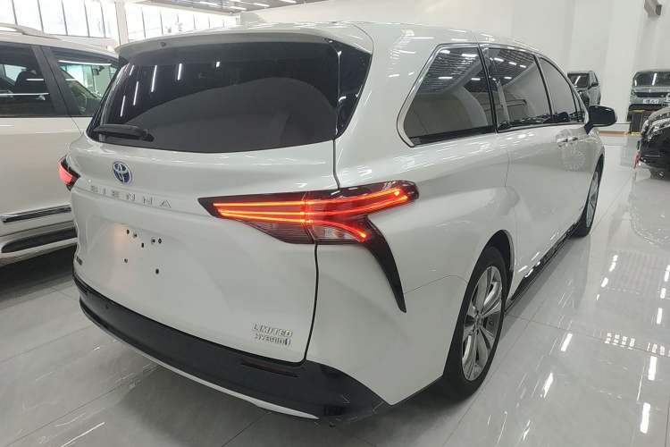 Used Toyota Sienna 2021 2.5L Hybrid Premium Edition
