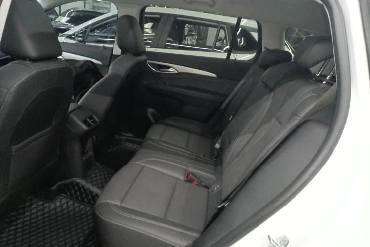 Used Buick Envision 2025 Encore Plus 28T Two-Wheel-Drive Platinum Edition