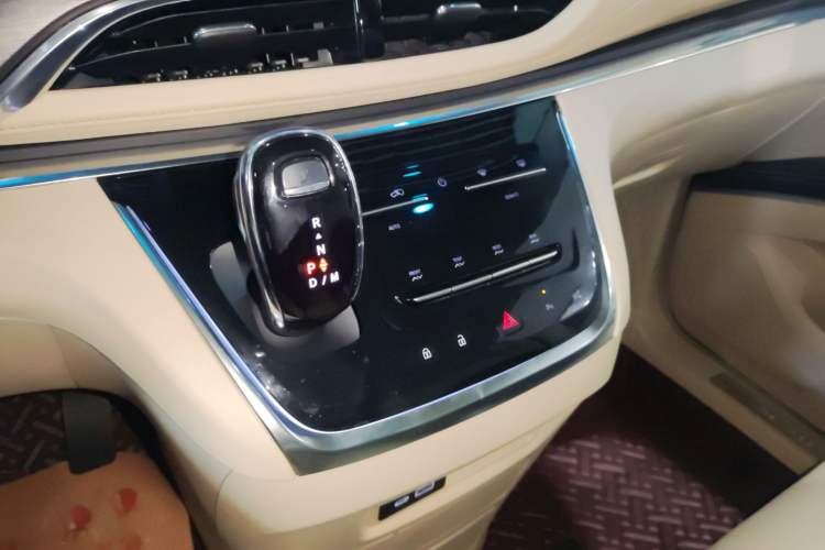 Used Buick GL8 2023 Land Business Class Smart Deluxe Model
