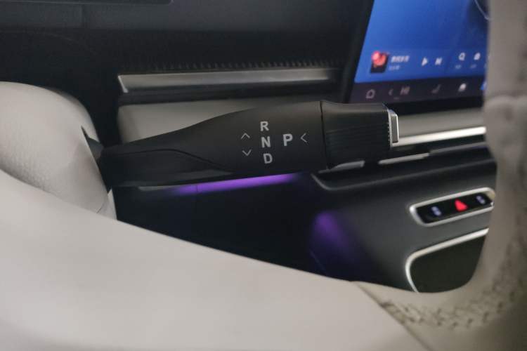 Used VOYAH Dream 2025 PHEV Four-Wheel-Drive Flagship Kunpeng Edition
