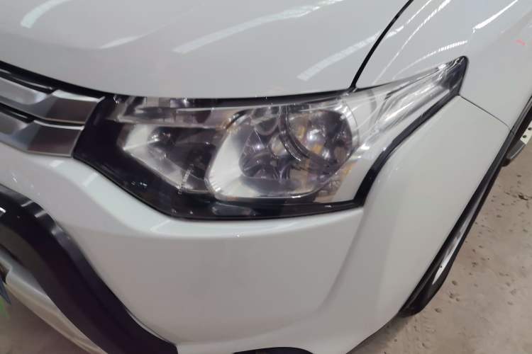 Used Mitsubishi Outlander 2014 2.0L Two-Wheel Drive Sport Value Edition 5 Seats
