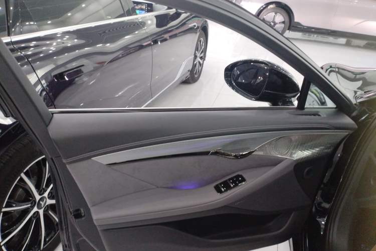 Used VOYAH PASSION 2024 PHEV Four-Wheel Drive Ultra-Long Range Flagship Model
