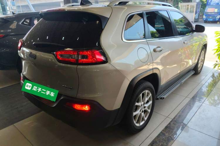 Used  Cherokee 2016 2.0L Superior Edition
