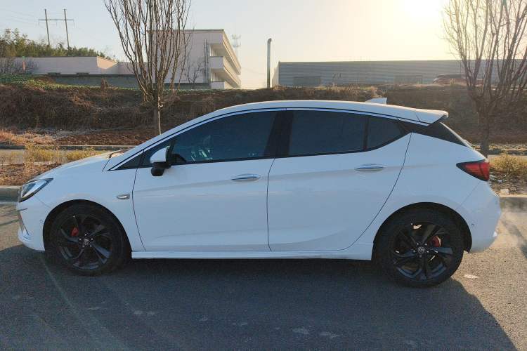 Used Buick Verano 2019 Two-Door GS 20T Dual-Clutch Luxury Model