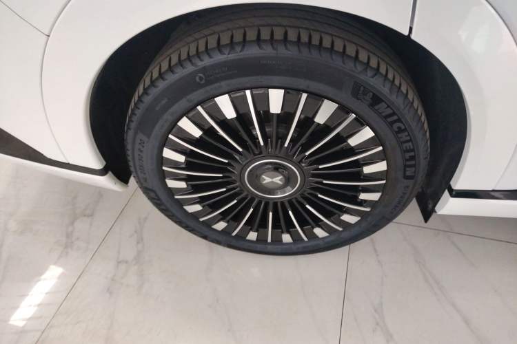 Used XPeng X9 2025 740 Ultra-Long Range Max
