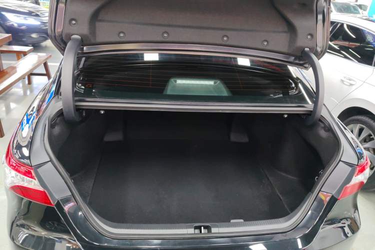 Used Toyota Camry 2023 2.0G Luxury Edition
