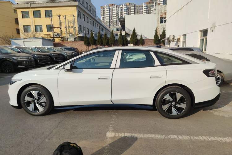 Used Volkswagen ID.7 VIZZION 2024 AIR model
