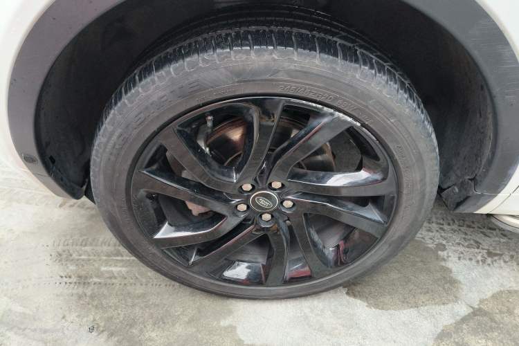 Used Land Rover Discovery Sport 2019 240 PS SE Dynamic Version China VI Standard
