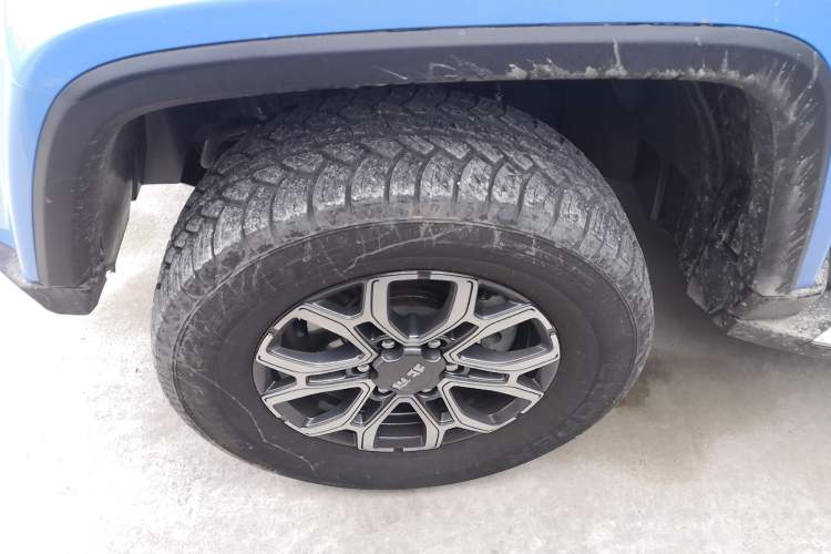 Used  BJ40 2023 2.0T Automatic Four-Wheel Drive Urban Hunter Edition Chivalrous Type
