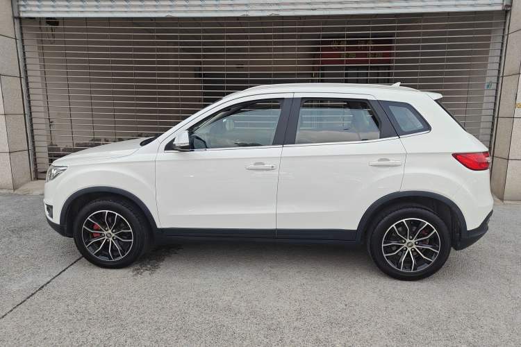 Used FAW Senya R7 2017 1.6L Manual Luxury Model
