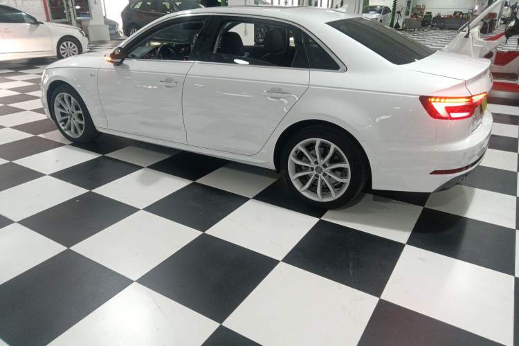 Used Audi A4L 2018 30th Anniversary Edition 40 TFSI Fashion Model
