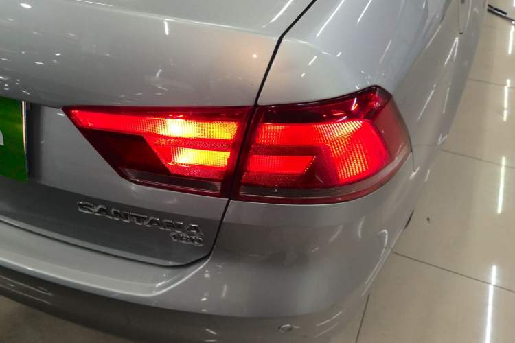 Used Volkswagen Santana 2015 1.6L Automatic Fashion Edition