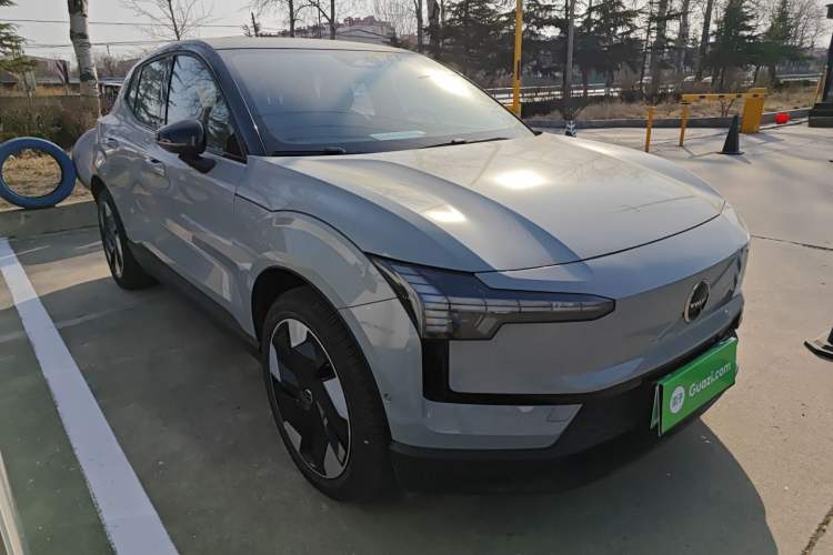 Used Volvo EX30 2025 Rear-Drive Long-Range Version Ultra
