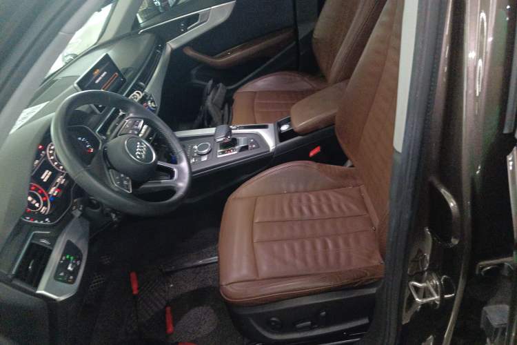 Used Audi A4L 2018 30th Anniversary Edition 40 TFSI Fashion Model
