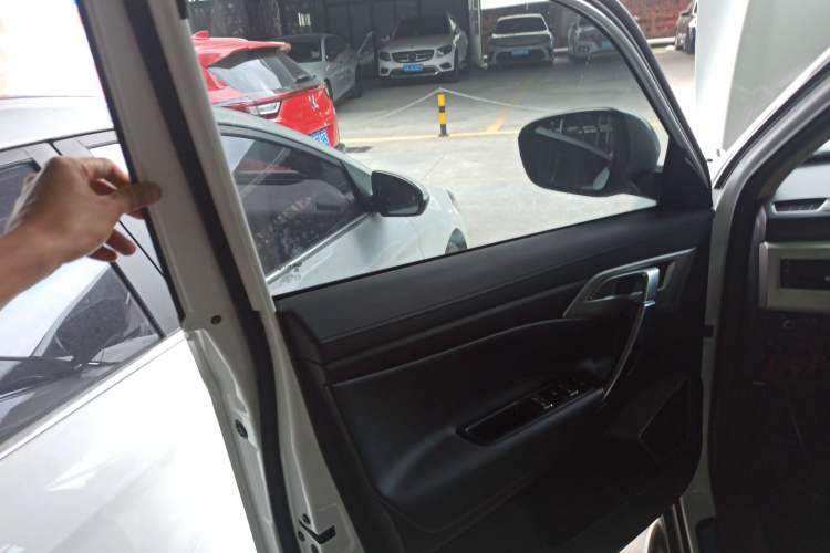 Used Geely Auto Emgrand X7 Sport 2018 1.8TD Automatic Two-Wheel Drive Smart 4G Connected Version
