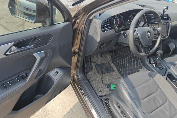 Used Volkswagen Tiguan L 2019 330TSI Automatic Two-Wheel Drive Smart Luxury Version China V Emission Standard