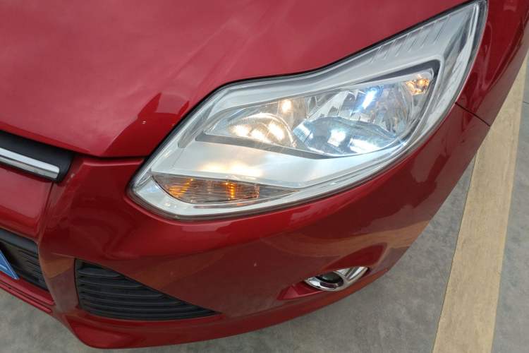 Used Ford Focus 2012 Hatchback 1.6L Manual Fashion Edition
