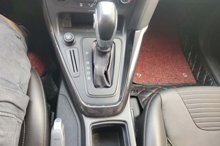 Used Ford Focus 2015 Hatchback 1.6L Automatic Fashion Edition
