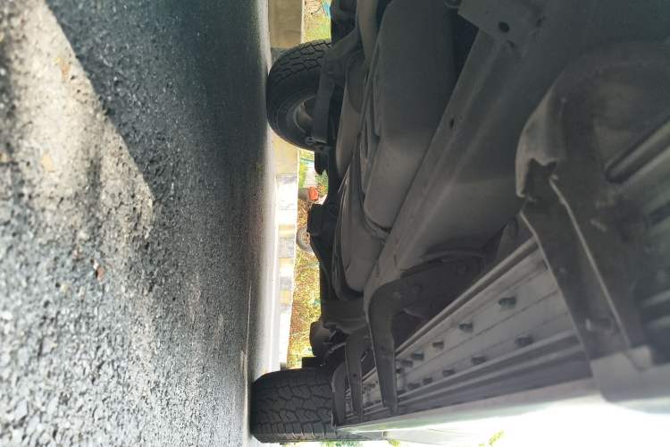 Used JMC Yusheng S350 2013 2.4T Automatic 2WD Diesel Luxury Edition 5 Seats
