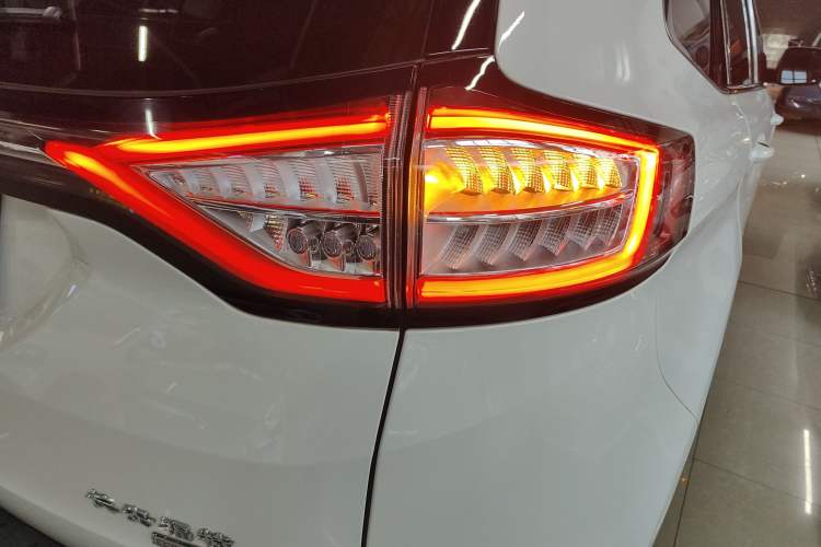 Used Ford Edge 2018 Facelifted EcoBoost 245 Two-Wheel-Drive Platinum Edition 5 Seats China V Emission Standard
