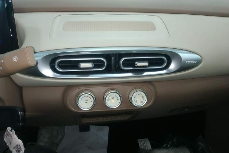 Used Wuling Hongguang MINIEV 2025 Four-Door Version Advanced Edition
