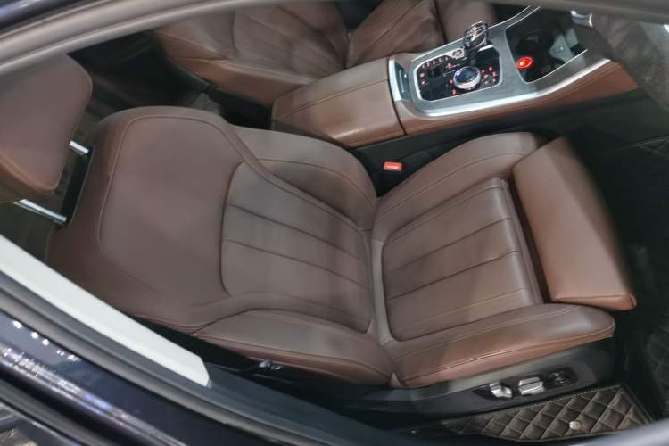 Used BMW X5 2019 xDrive40i Luxury Model with M Sport Package
