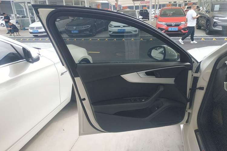 Used Audi A4L 2019 40 TFSI Fashion Edition China VI Emission Standard
