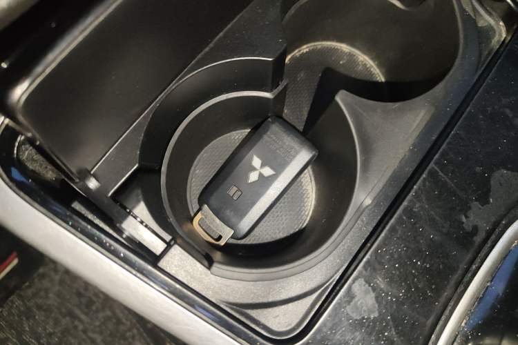 Used Mitsubishi Outlander 2018 2.0L Two-Wheel Drive Glory Edition 5 Seats
