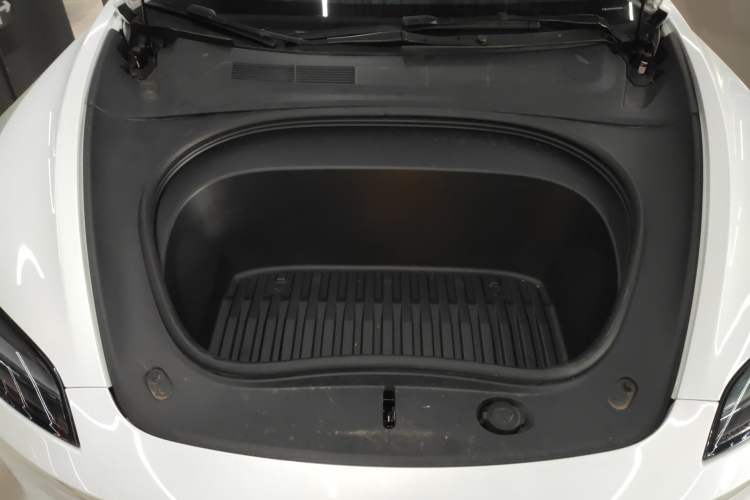 Used Tesla Model 3 2025 Rear-Wheel-Drive Version
