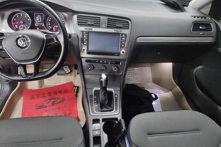 Used Volkswagen Golf 2015 1.6L Automatic Comfort Model
