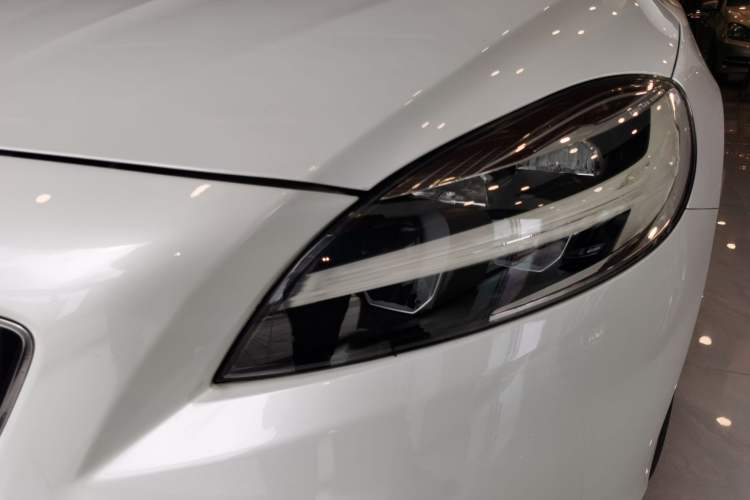 Used Volvo V40 2017 T3 Zhiyi Edition
