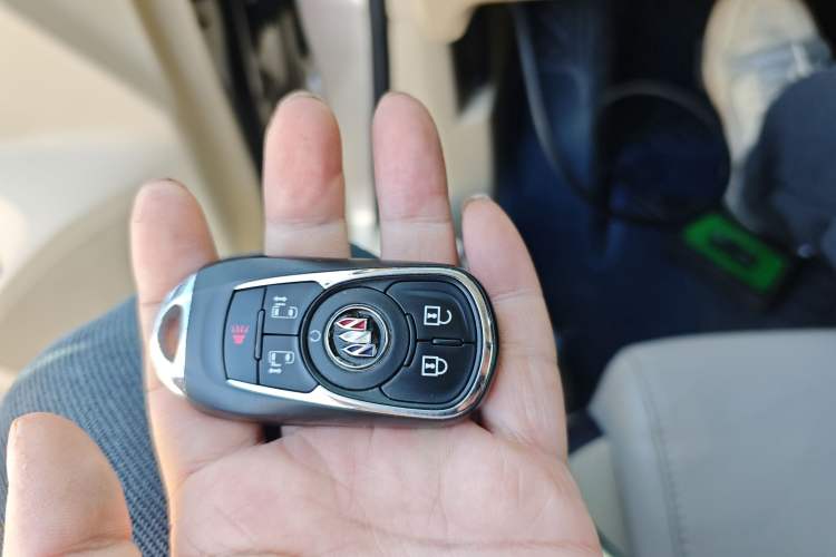 Used Buick GL8 2022 ES Landtrek 653T Luxury Edition
