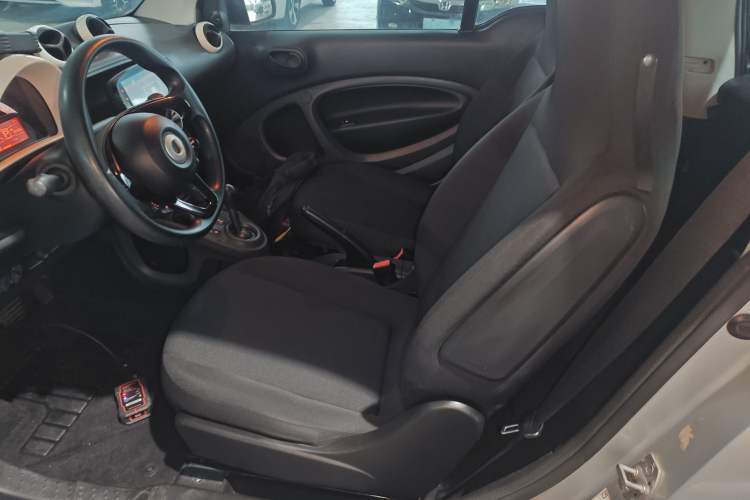 Used  fortwo 2015 1.0L 52 kW hardtop Dynamic version
