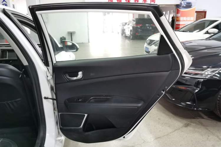 Used Kia K5 2016 2.0L Automatic GLS
