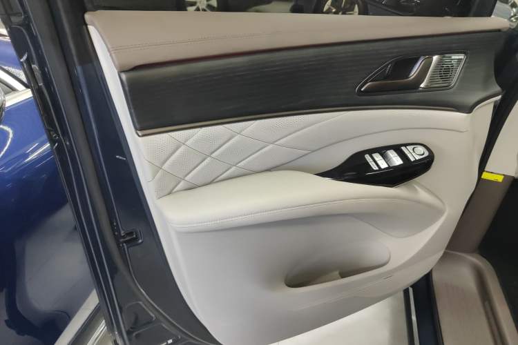 Used Denza D9 2022 EV 600 Four-Wheel Drive Flagship Model
